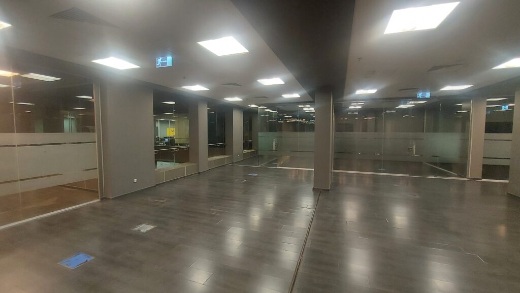 Office 600 m fully finished 14 rooms  for rent in the Smart Village