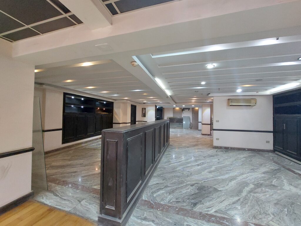 Office 800m fully furnished with AC for rent
