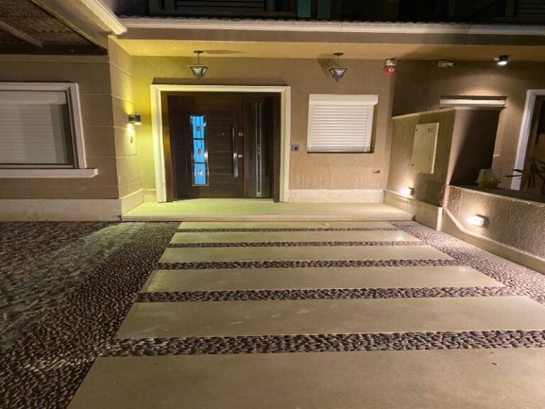 Townhouse 400m for sale 4 rooms with garden in new giza