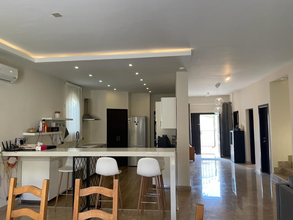 Furnished 4-room villa with swimming pool for rent
